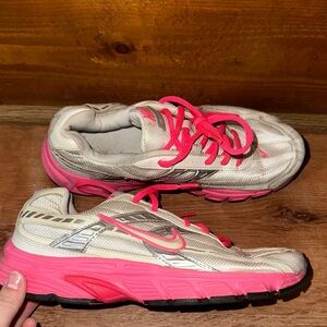 VINTAGE Nike Women's Pink and Cream Running Shoes